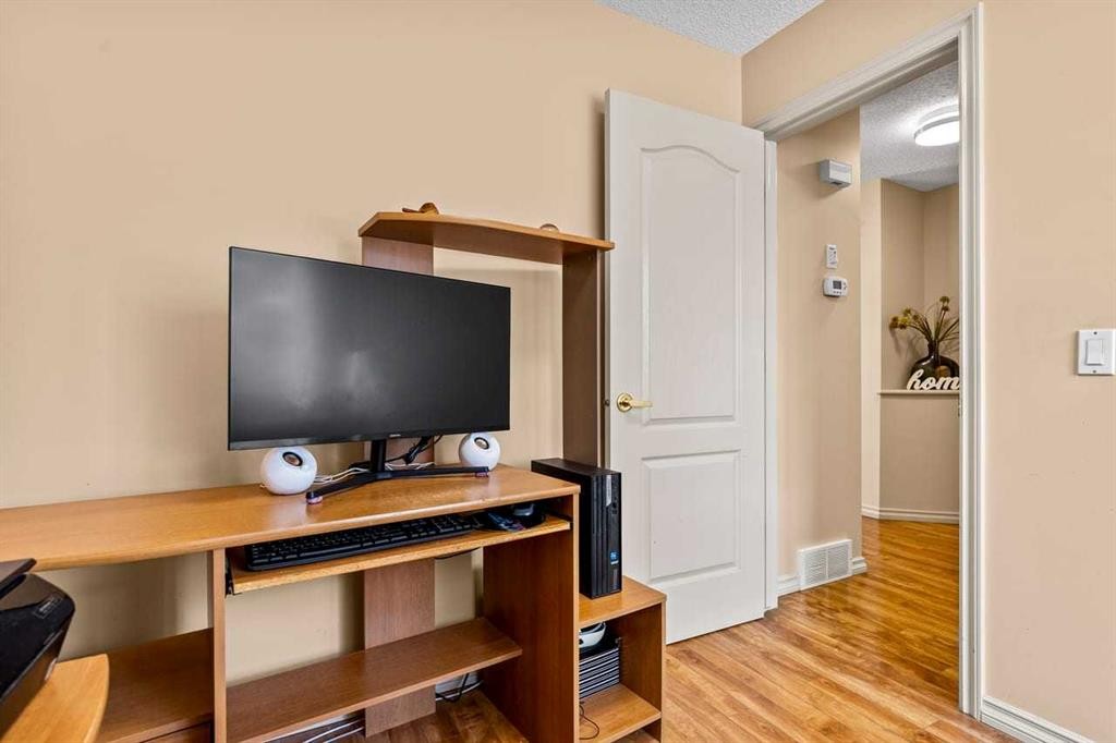 310 Somerset Drive Sw, Calgary, AB - Indoor