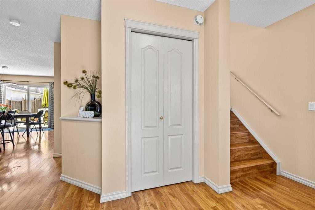 310 Somerset Drive Sw, Calgary, AB - Indoor Photo Showing Other Room