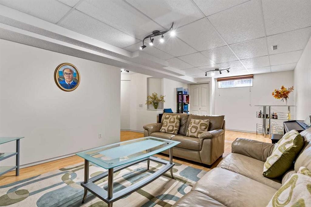 310 Somerset Drive Sw, Calgary, AB - Indoor