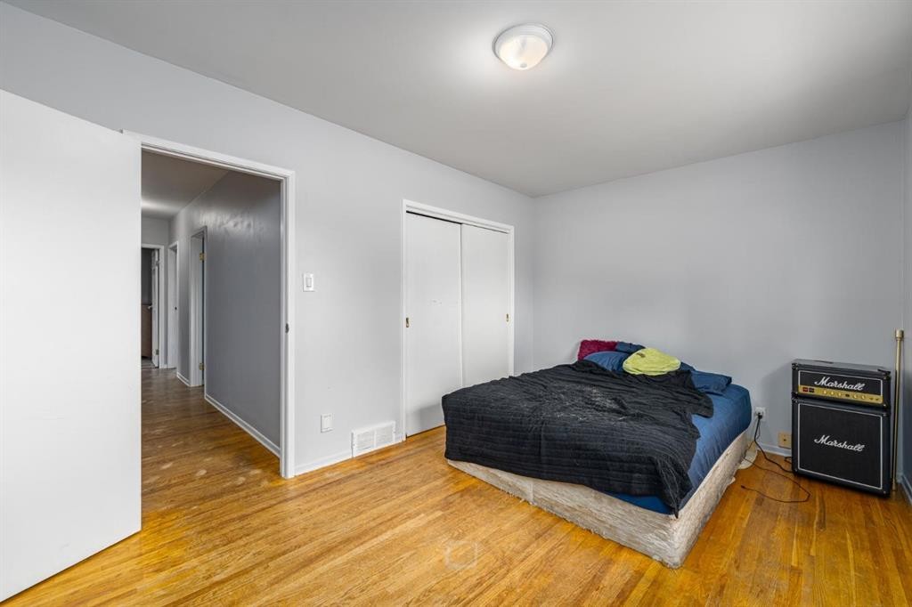 4510 Forman Crescent Se, Calgary, AB - Indoor Photo Showing Bedroom