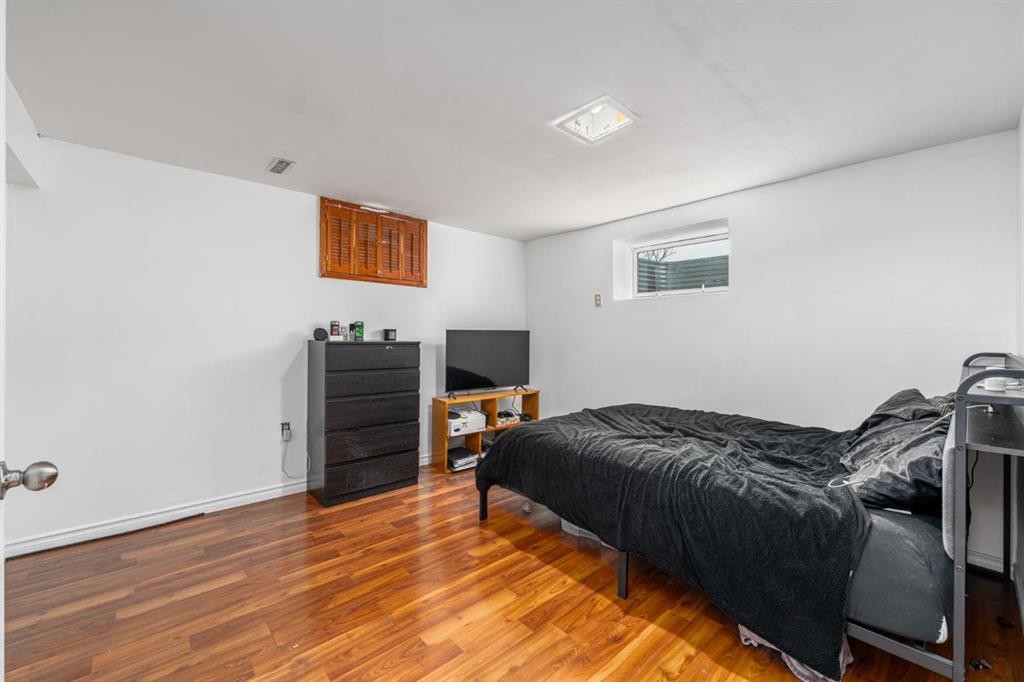 4510 Forman Crescent Se, Calgary, AB - Indoor Photo Showing Bedroom