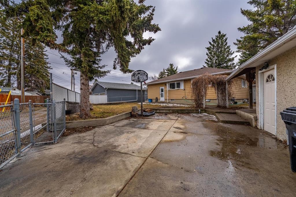 4510 Forman Crescent Se, Calgary, AB - Outdoor