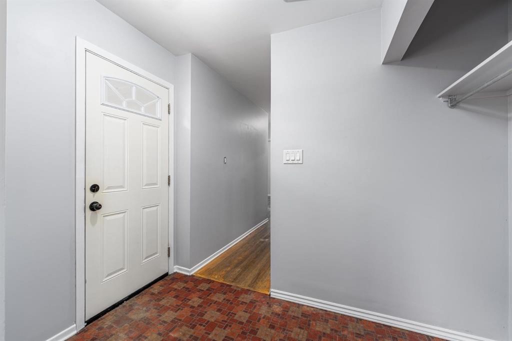 4510 Forman Crescent Se, Calgary, AB - Indoor Photo Showing Other Room