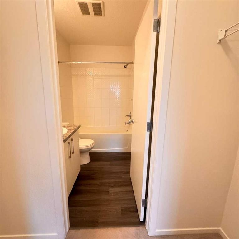 2105-4641 128 Avenue Ne, Calgary, AB - Indoor Photo Showing Bathroom