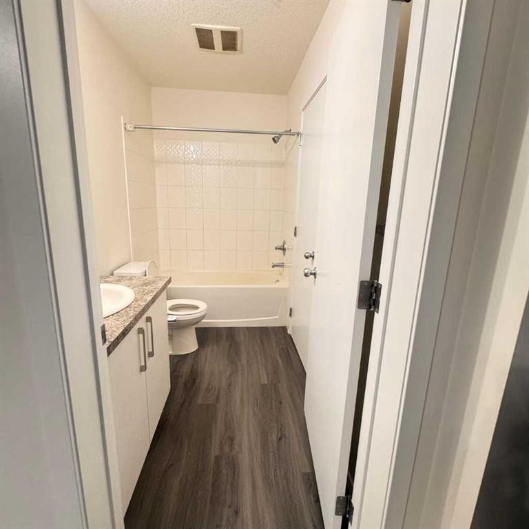 2105-4641 128 Avenue Ne, Calgary, AB - Indoor Photo Showing Bathroom