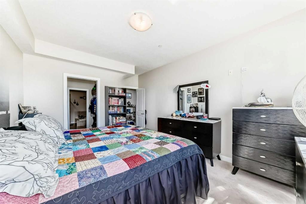 210-1005A Westmount Drive, Strathmore, AB - Indoor Photo Showing Bedroom