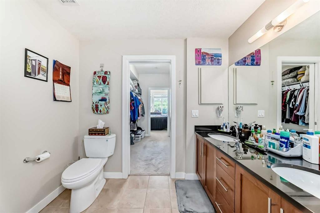 210-1005A Westmount Drive, Strathmore, AB - Indoor Photo Showing Bathroom