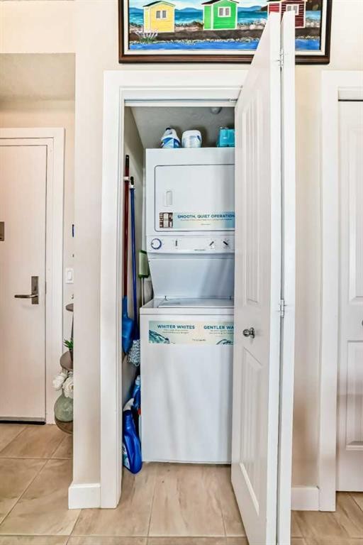 210-1005A Westmount Drive, Strathmore, AB - Indoor Photo Showing Laundry Room