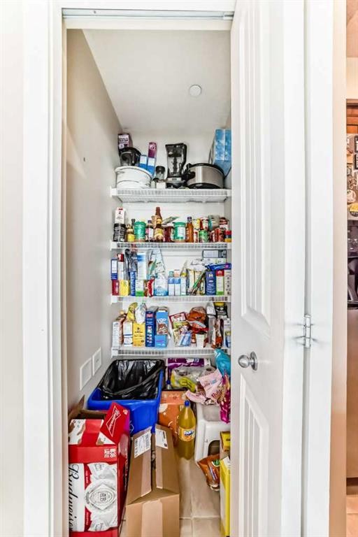 210-1005A Westmount Drive, Strathmore, AB - Indoor