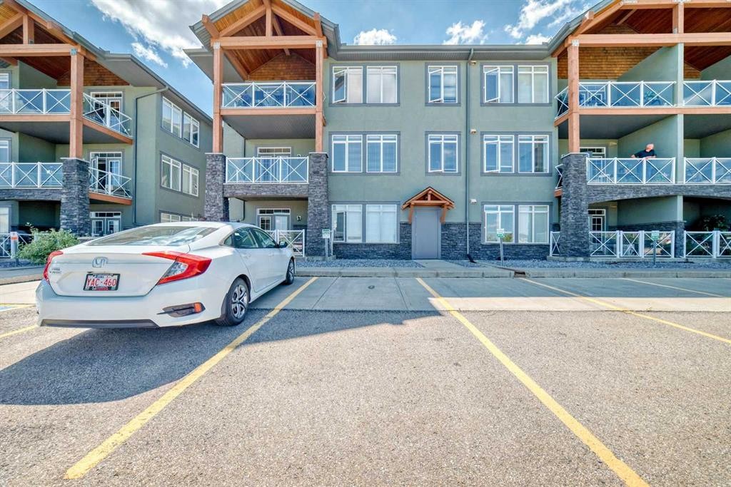 210-1005A Westmount Drive, Strathmore, AB - Outdoor With Balcony With Facade