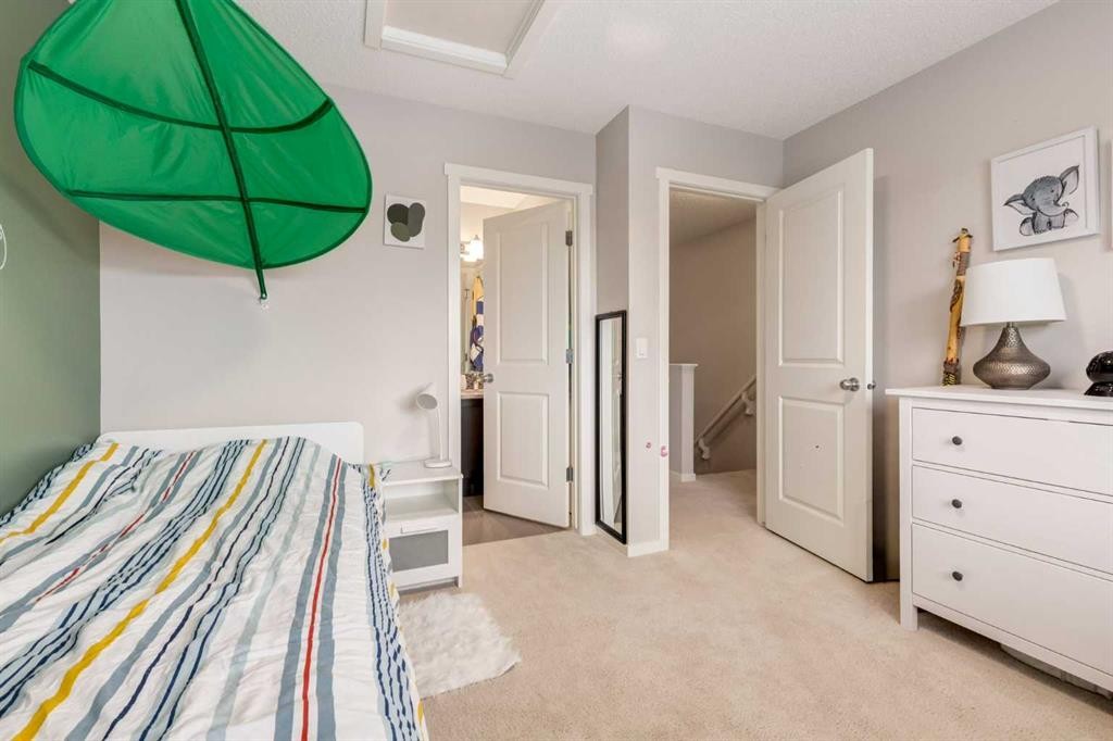 38 Legacy Boulevard Se, Calgary, AB - Indoor Photo Showing Bedroom