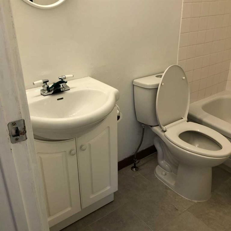 22 Whitman Close Ne, Calgary, AB - Indoor Photo Showing Bathroom