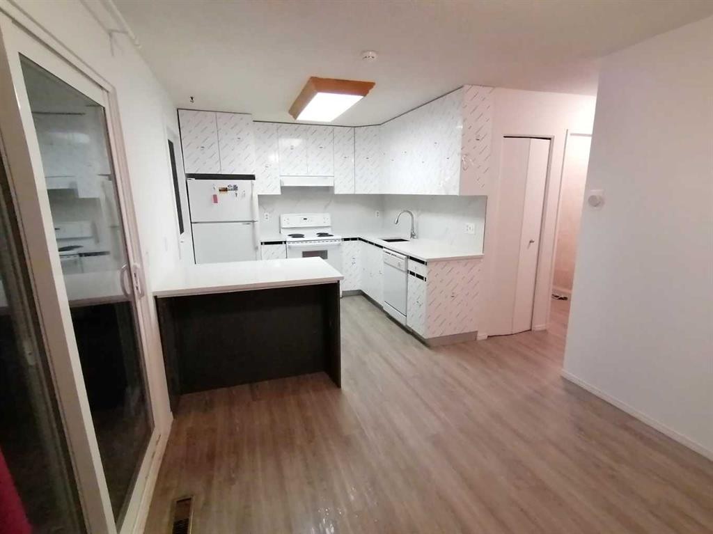 22 Whitman Close Ne, Calgary, AB - Indoor Photo Showing Kitchen