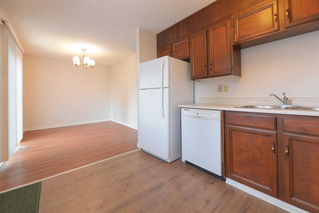 6501 Coach Hill Road Sw, Calgary, AB - Indoor Photo Showing Kitchen With Double Sink