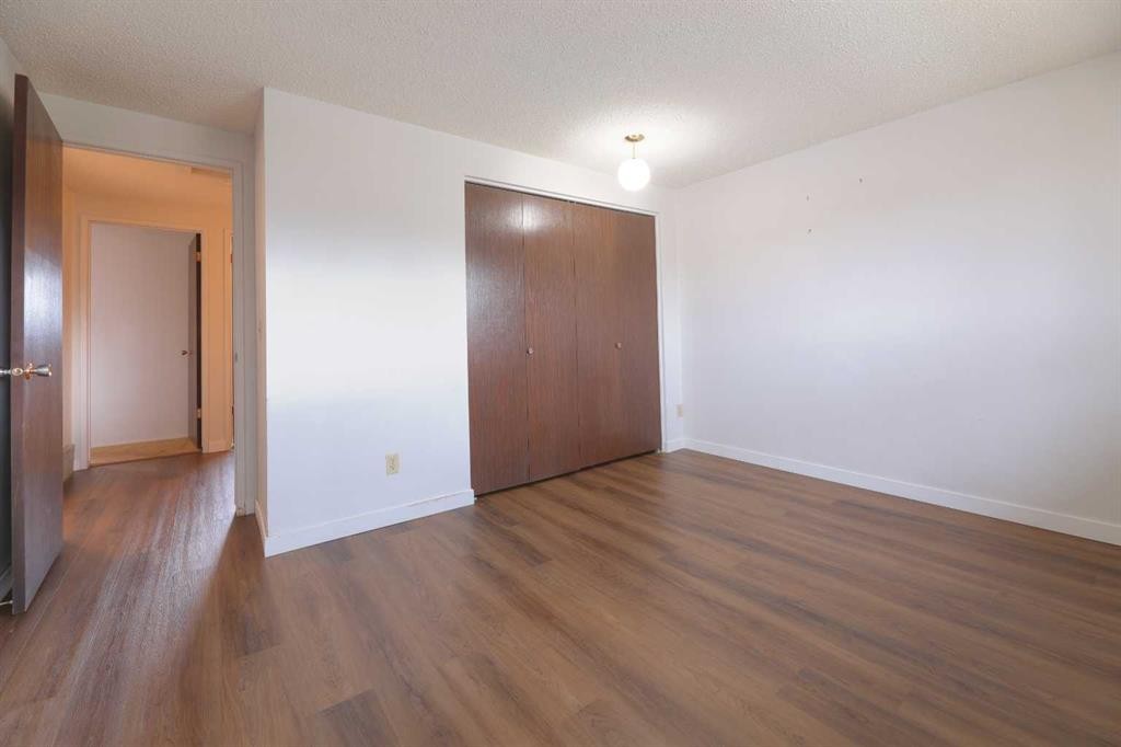 6501 Coach Hill Road Sw, Calgary, AB - Indoor Photo Showing Other Room