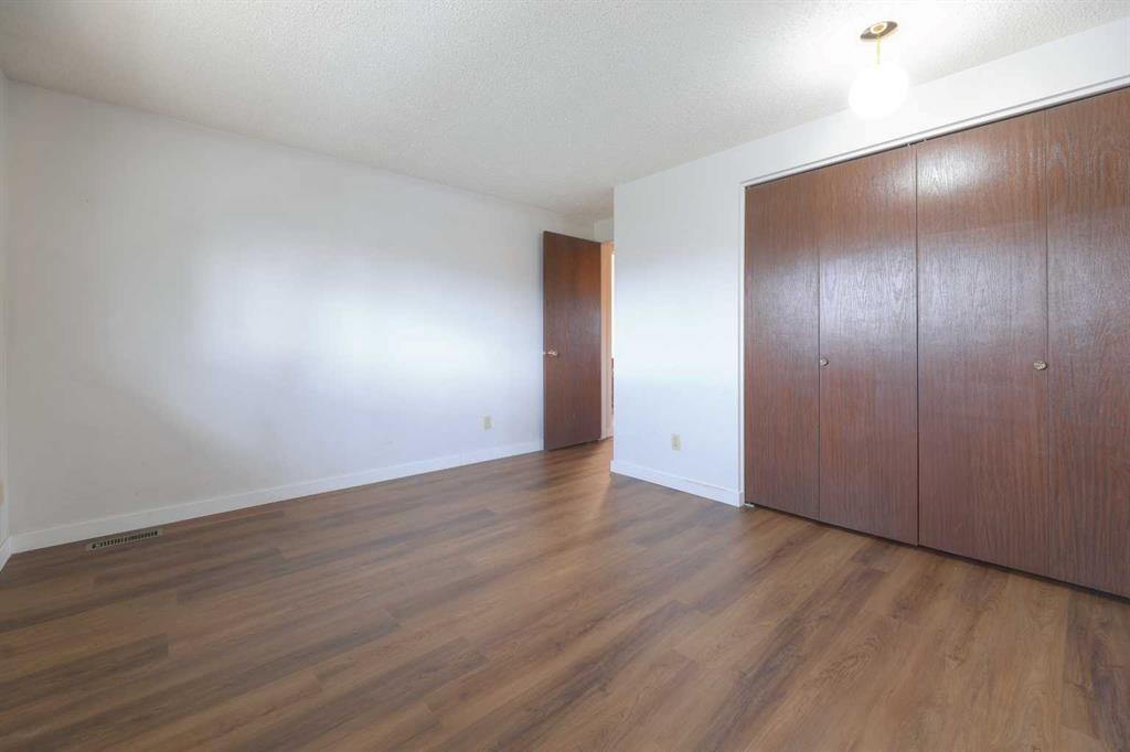 6501 Coach Hill Road Sw, Calgary, AB - Indoor Photo Showing Other Room