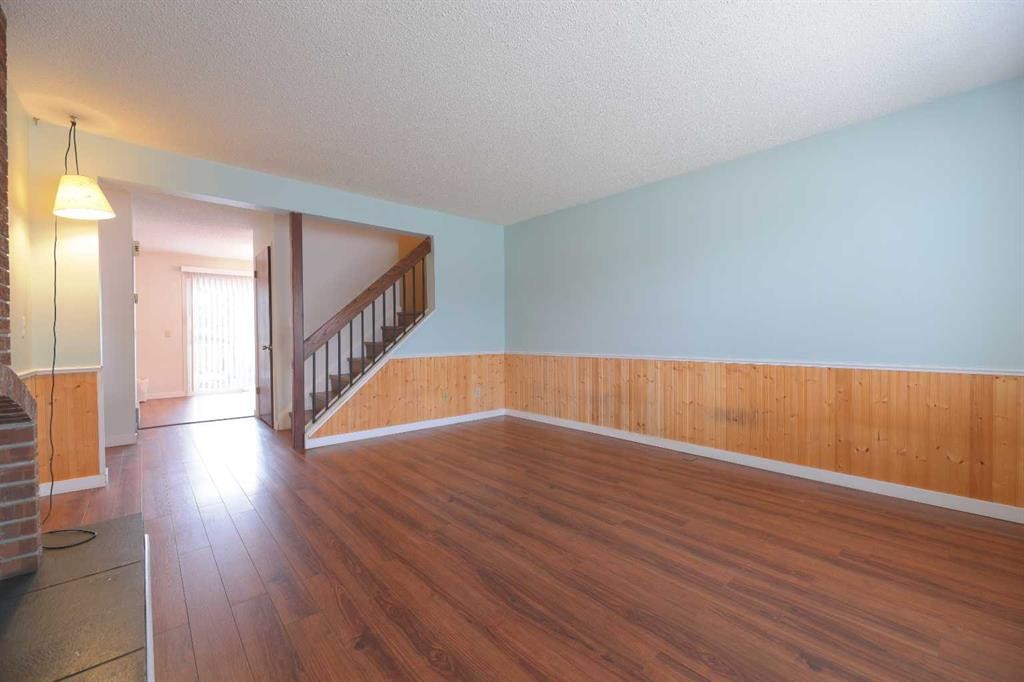 6501 Coach Hill Road Sw, Calgary, AB - Indoor Photo Showing Other Room
