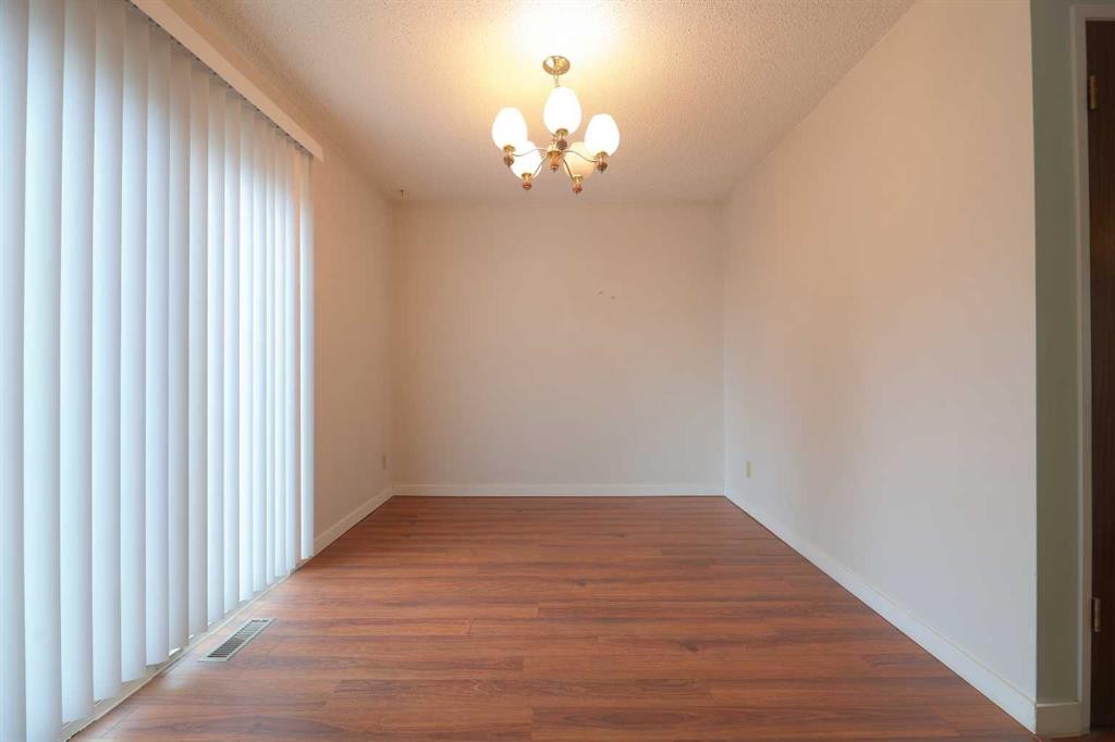6501 Coach Hill Road Sw, Calgary, AB - Indoor Photo Showing Other Room
