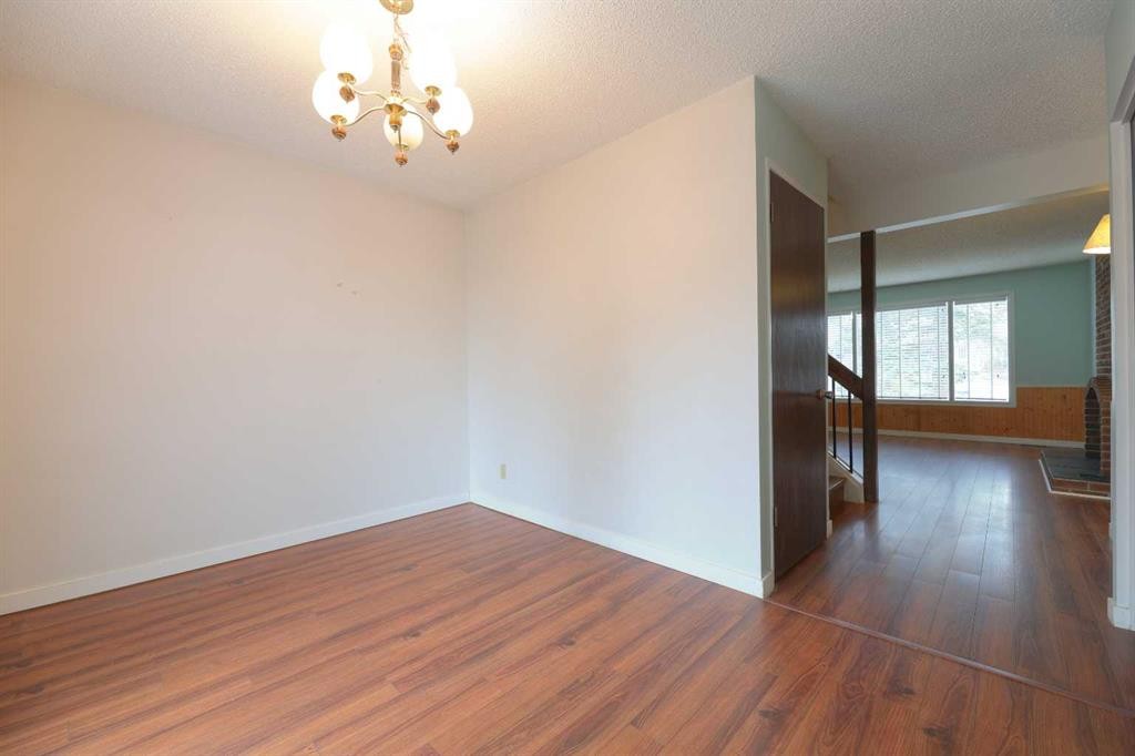 6501 Coach Hill Road Sw, Calgary, AB - Indoor Photo Showing Other Room