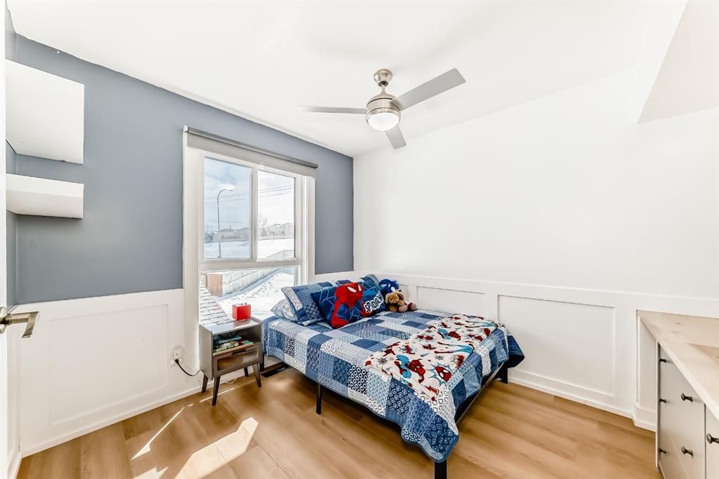 45 Hidden Hills Way Nw, Calgary, AB - Indoor Photo Showing Bedroom