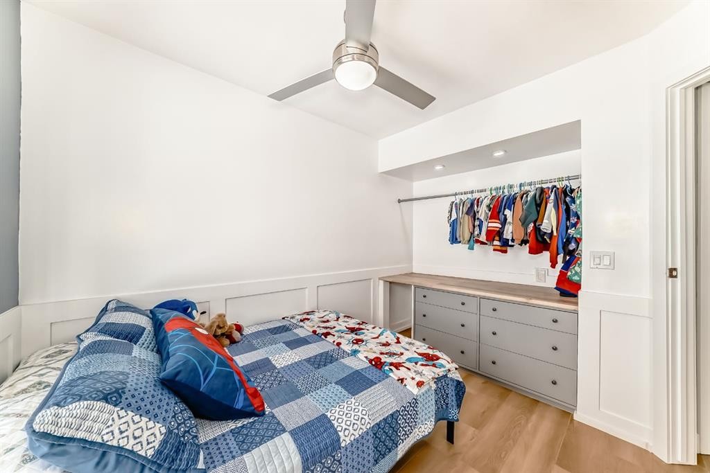 45 Hidden Hills Way Nw, Calgary, AB - Indoor Photo Showing Bedroom