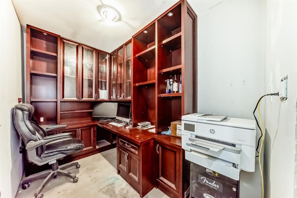45 Hidden Hills Way Nw, Calgary, AB - Indoor Photo Showing Office