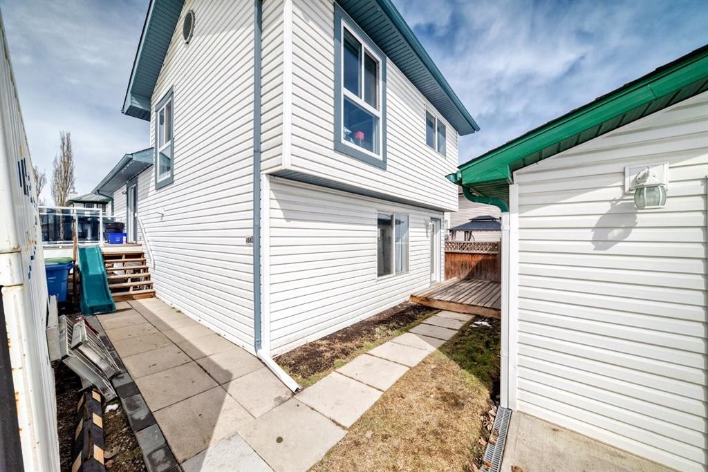 45 Hidden Hills Way Nw, Calgary, AB - Outdoor With Exterior