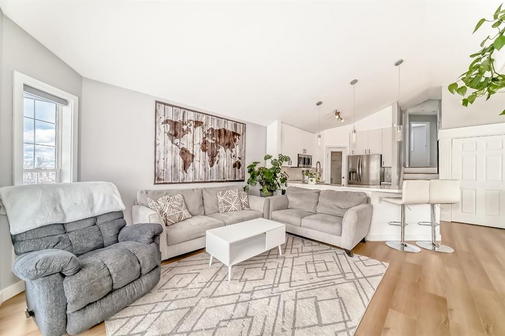 45 Hidden Hills Way Nw, Calgary, AB - Indoor Photo Showing Living Room