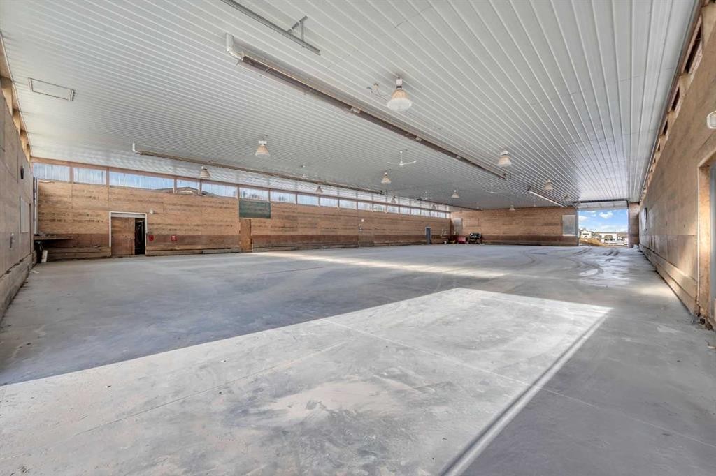 255192 Range Road 282, Delacour, AB - Indoor Photo Showing Garage