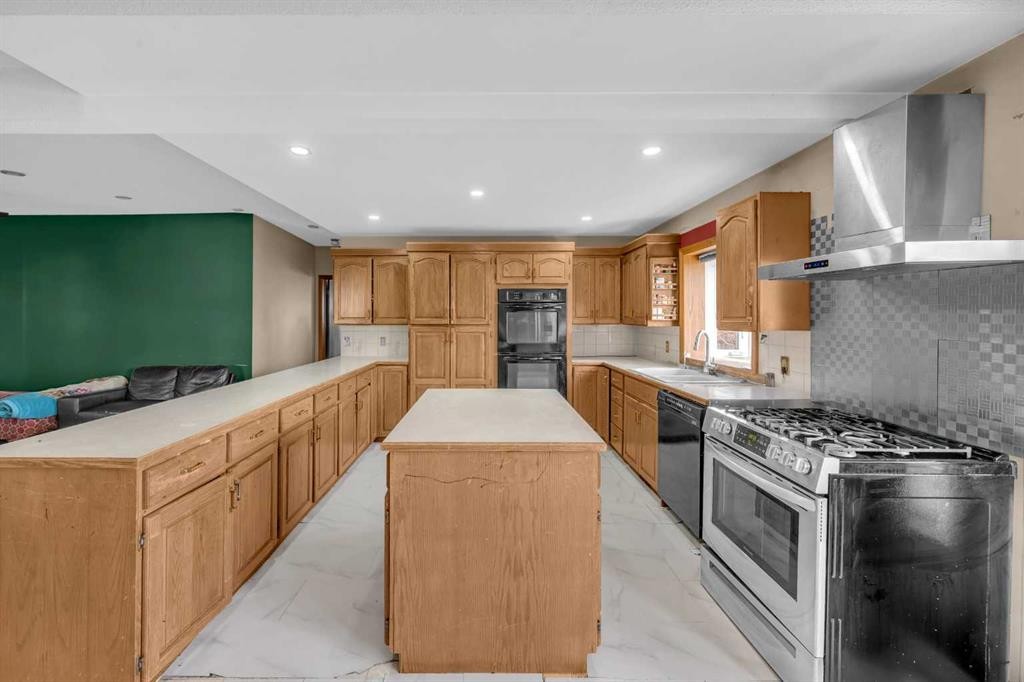 255192 Range Road 282, Delacour, AB - Indoor Photo Showing Kitchen
