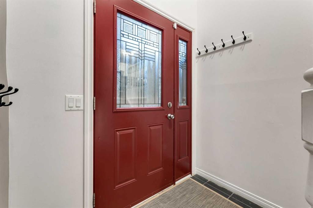 4 Cedarbrook Way Sw, Calgary, AB - Indoor Photo Showing Other Room