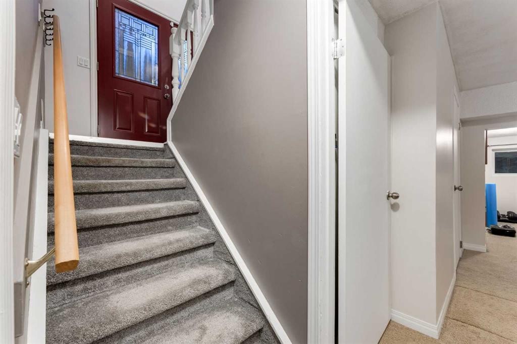 4 Cedarbrook Way Sw, Calgary, AB - Indoor Photo Showing Other Room