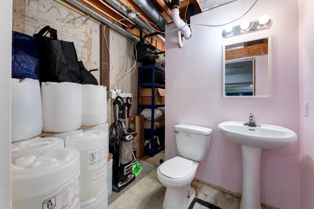 4 Cedarbrook Way Sw, Calgary, AB - Indoor Photo Showing Basement