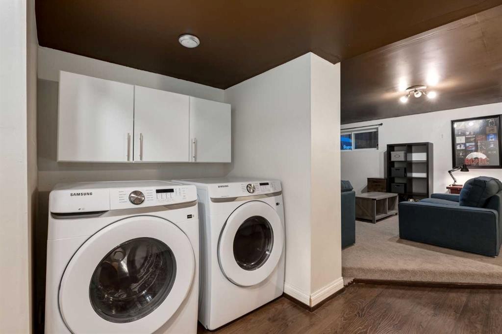 4 Cedarbrook Way Sw, Calgary, AB - Indoor Photo Showing Laundry Room