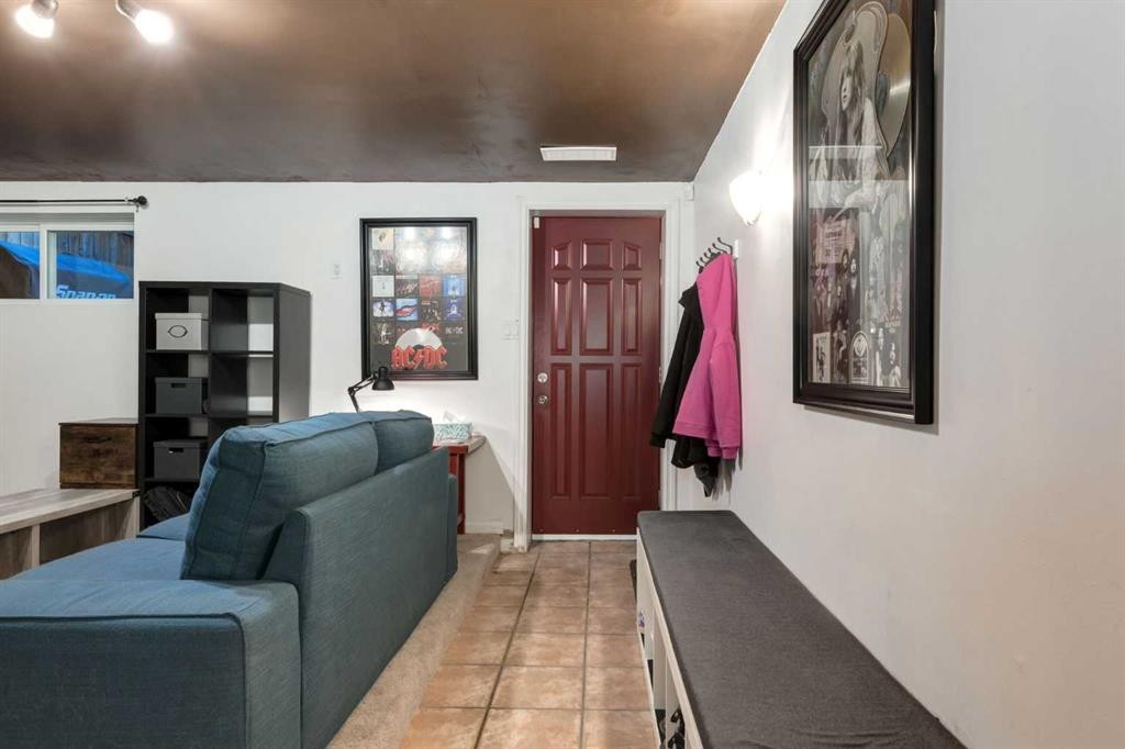 4 Cedarbrook Way Sw, Calgary, AB - Indoor Photo Showing Other Room