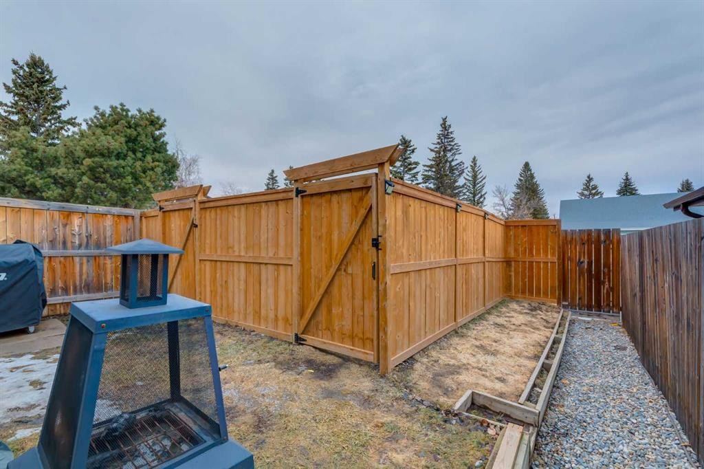 4 Cedarbrook Way Sw, Calgary, AB - Outdoor With Deck Patio Veranda