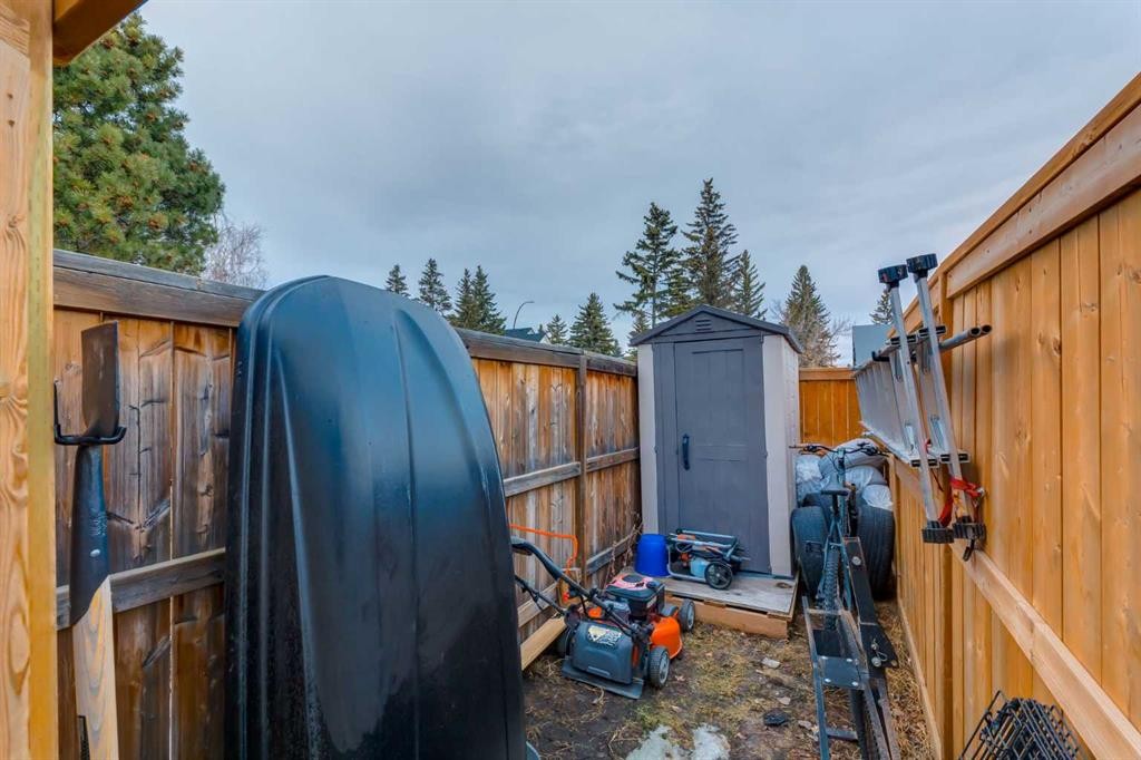 4 Cedarbrook Way Sw, Calgary, AB - Outdoor With Exterior