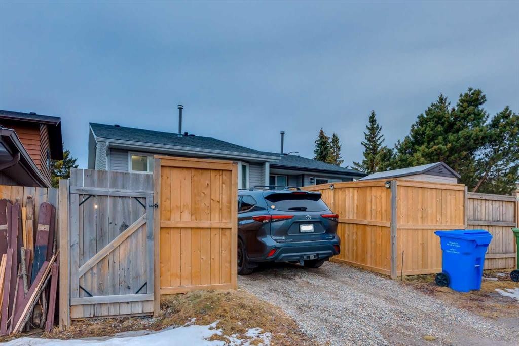 4 Cedarbrook Way Sw, Calgary, AB - Outdoor With Exterior