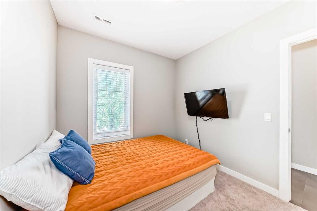 55-300 Marina Drive, Chestermere, AB - Indoor Photo Showing Bedroom