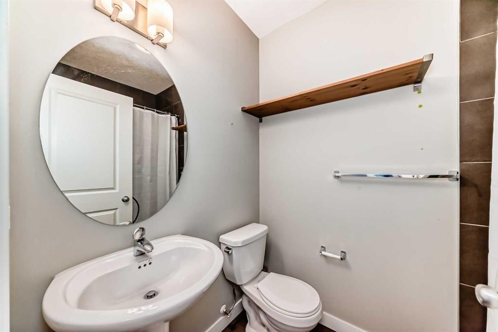55-300 Marina Drive, Chestermere, AB - Indoor Photo Showing Bathroom