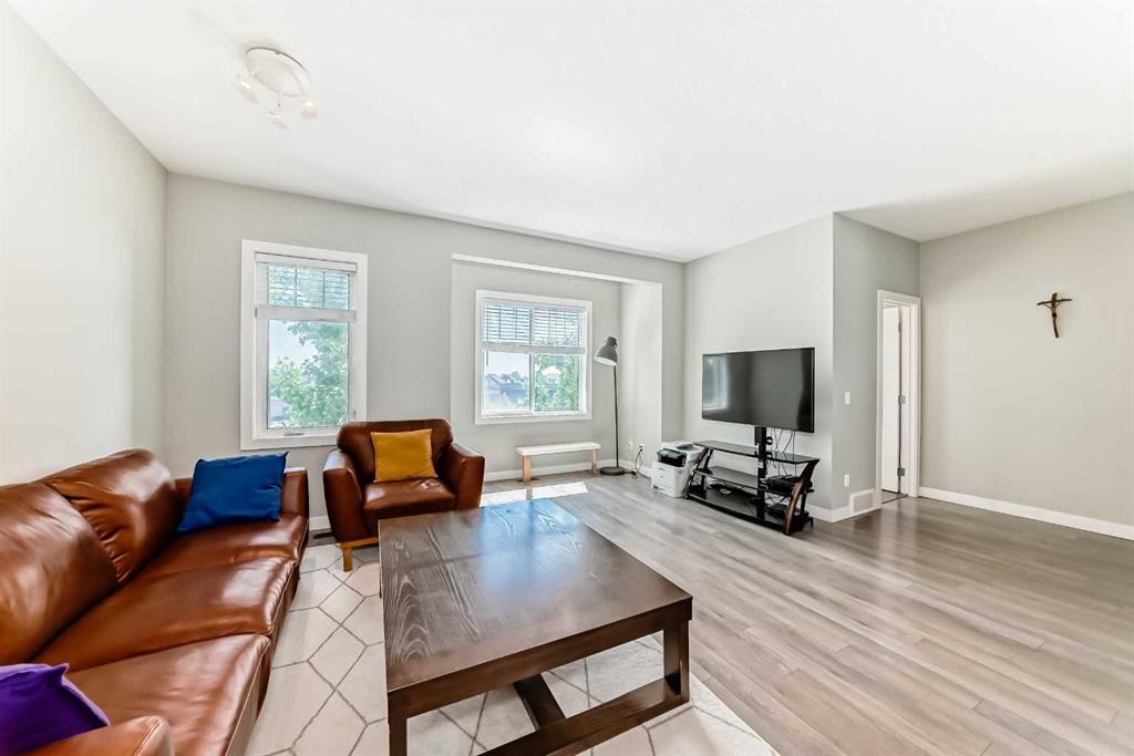 55-300 Marina Drive, Chestermere, AB - Indoor Photo Showing Living Room