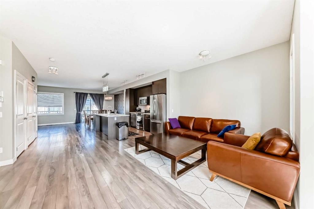 55-300 Marina Drive, Chestermere, AB - Indoor Photo Showing Living Room