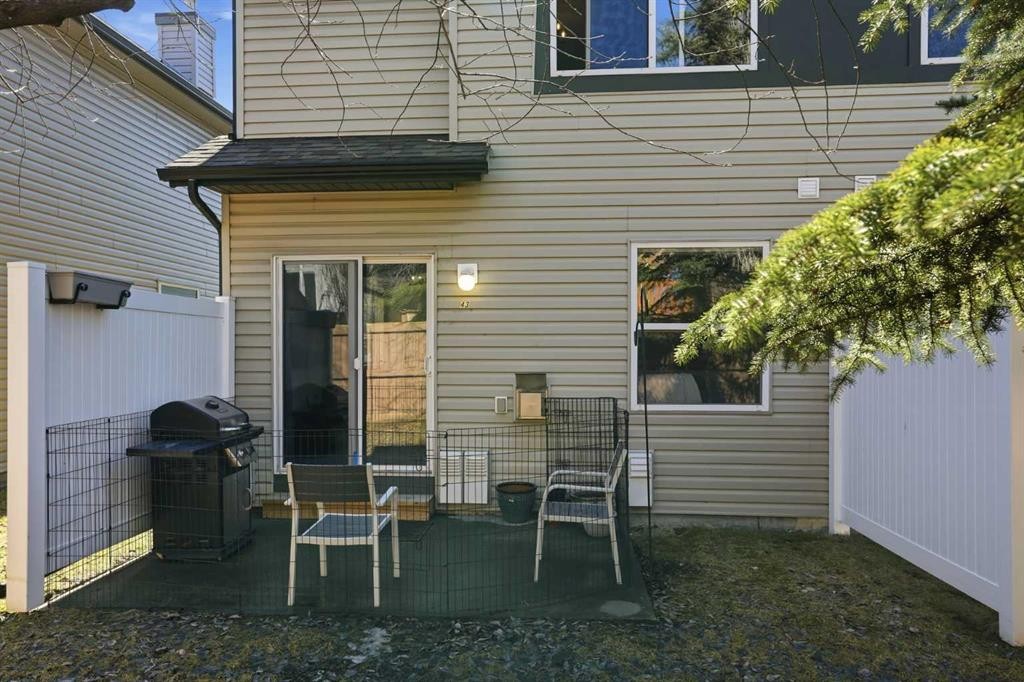 43 Everstone Place Sw, Calgary, AB - Outdoor With Exterior