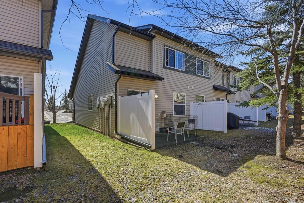 43 Everstone Place Sw, Calgary, AB - Outdoor With Exterior