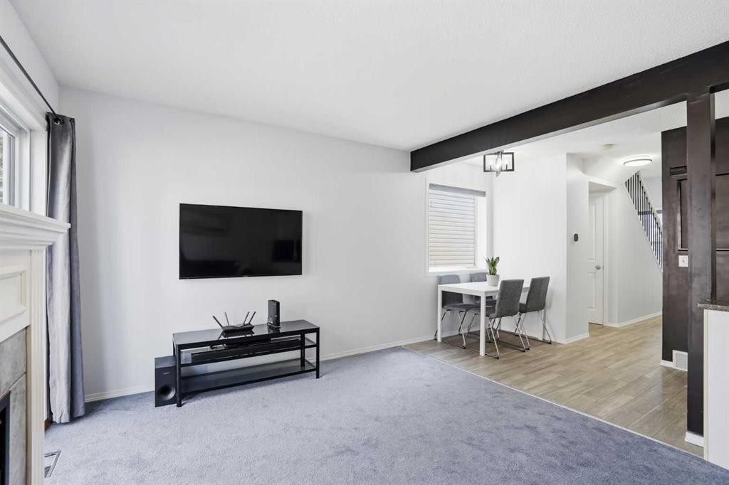 43 Everstone Place Sw, Calgary, AB - Indoor