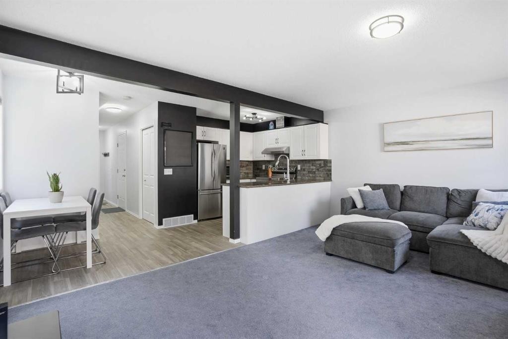 43 Everstone Place Sw, Calgary, AB - Indoor