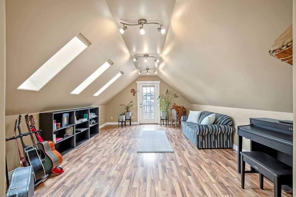 105 Lang Place, Okotoks, AB - Indoor Photo Showing Other Room