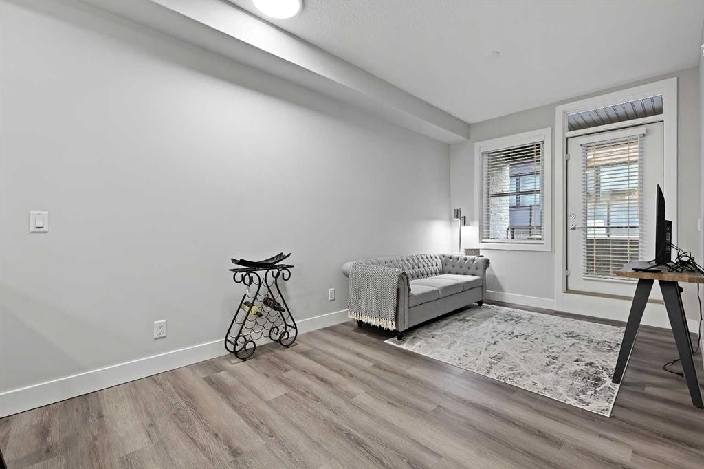 105-8355 19 Avenue Sw, Calgary, AB - Indoor
