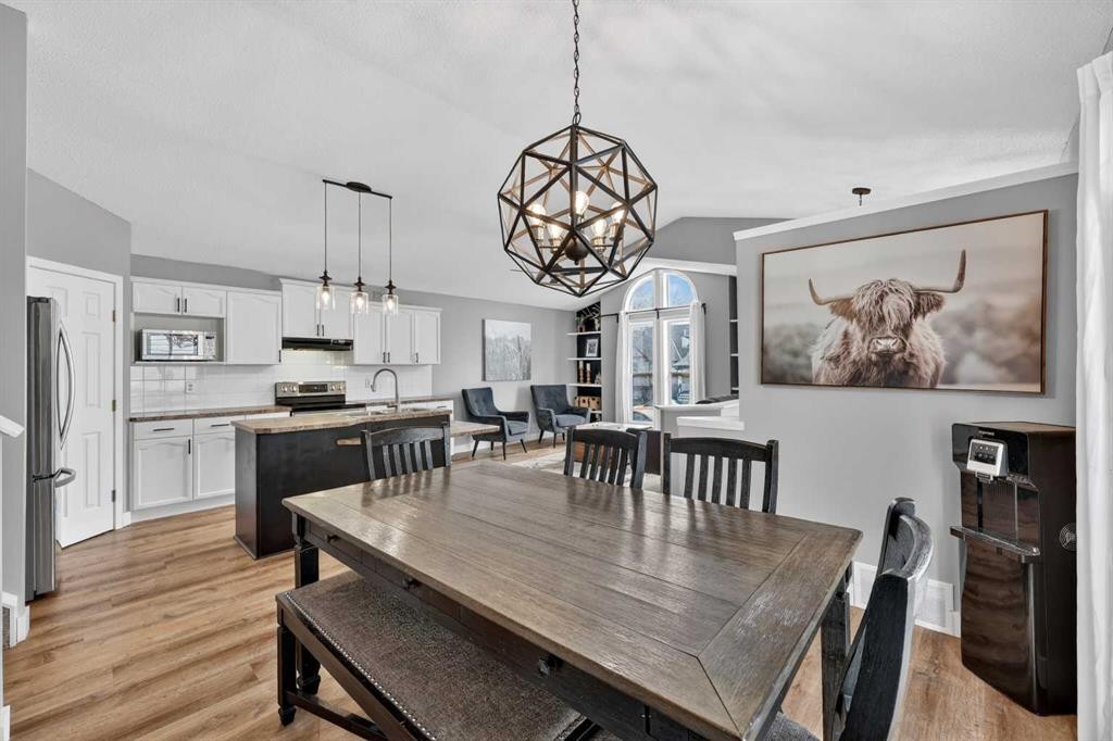 189 Copperfield Gardens Se, Calgary, AB - Indoor Photo Showing Dining Room