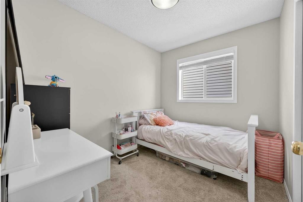 189 Copperfield Gardens Se, Calgary, AB - Indoor Photo Showing Bedroom